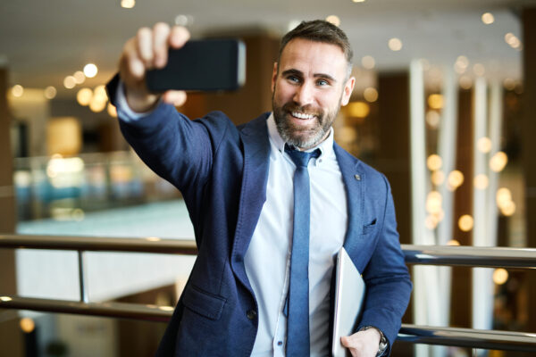 Steps to integrate personal branding into company strategy