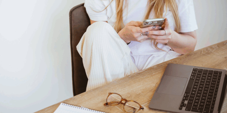 customer using AI search to review business